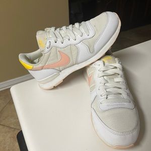Nike Internationalist White Orange‎ Pink Women's lifestyle sneakers shoes Sz 6.5